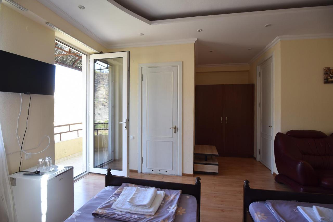 Hotel Vake Palace Тбилиси Екстериор снимка